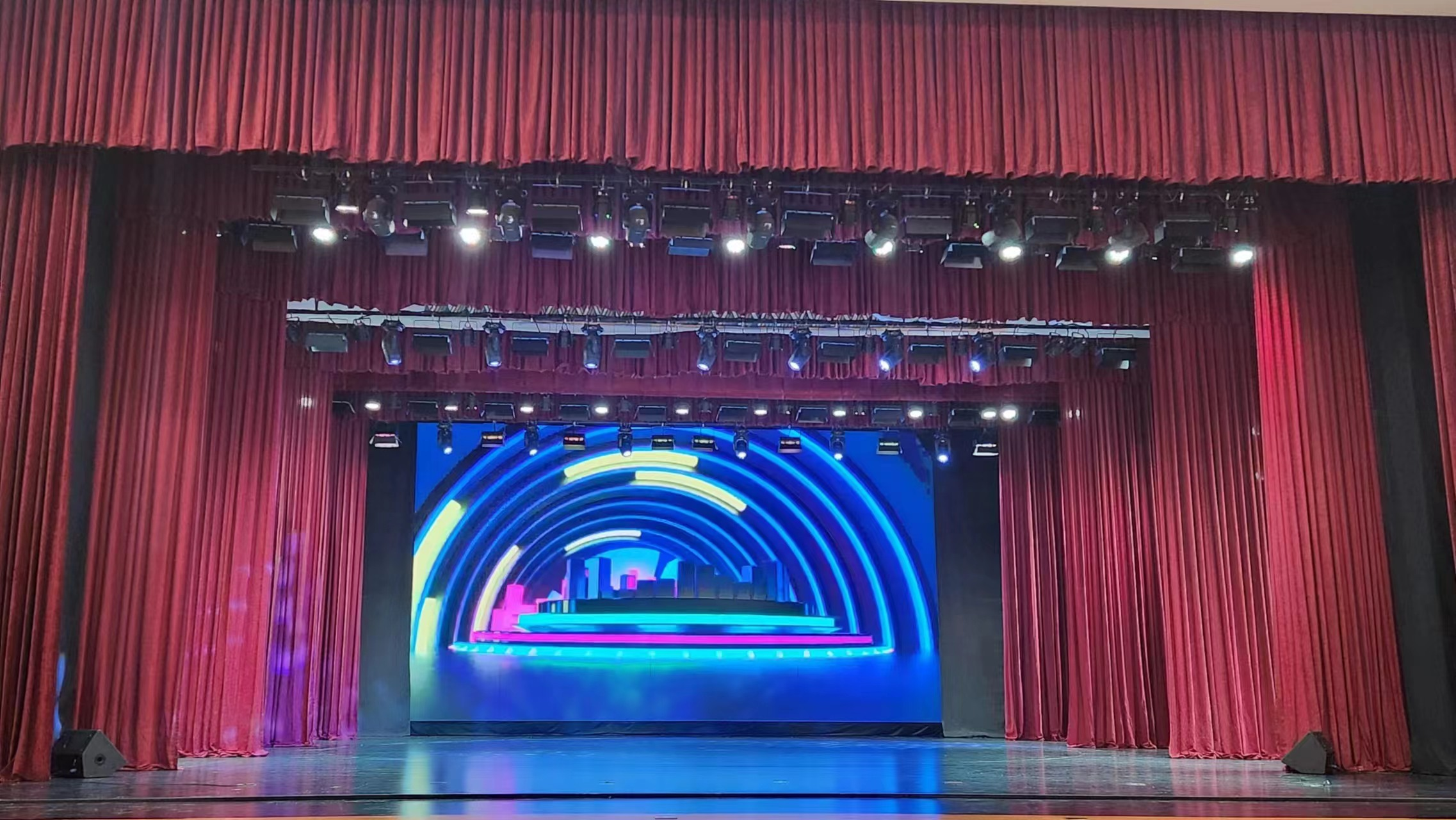 蒙古國 肯特會議中心劇院 舞臺機械、燈光、音響、LED屏項目已順利交付使用